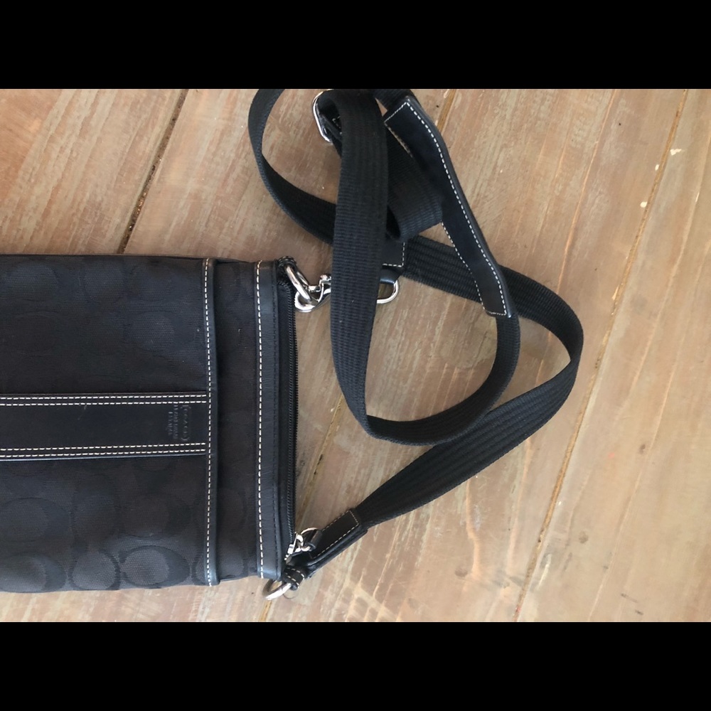 Black coach crossbody purse - Picture 4 of 4